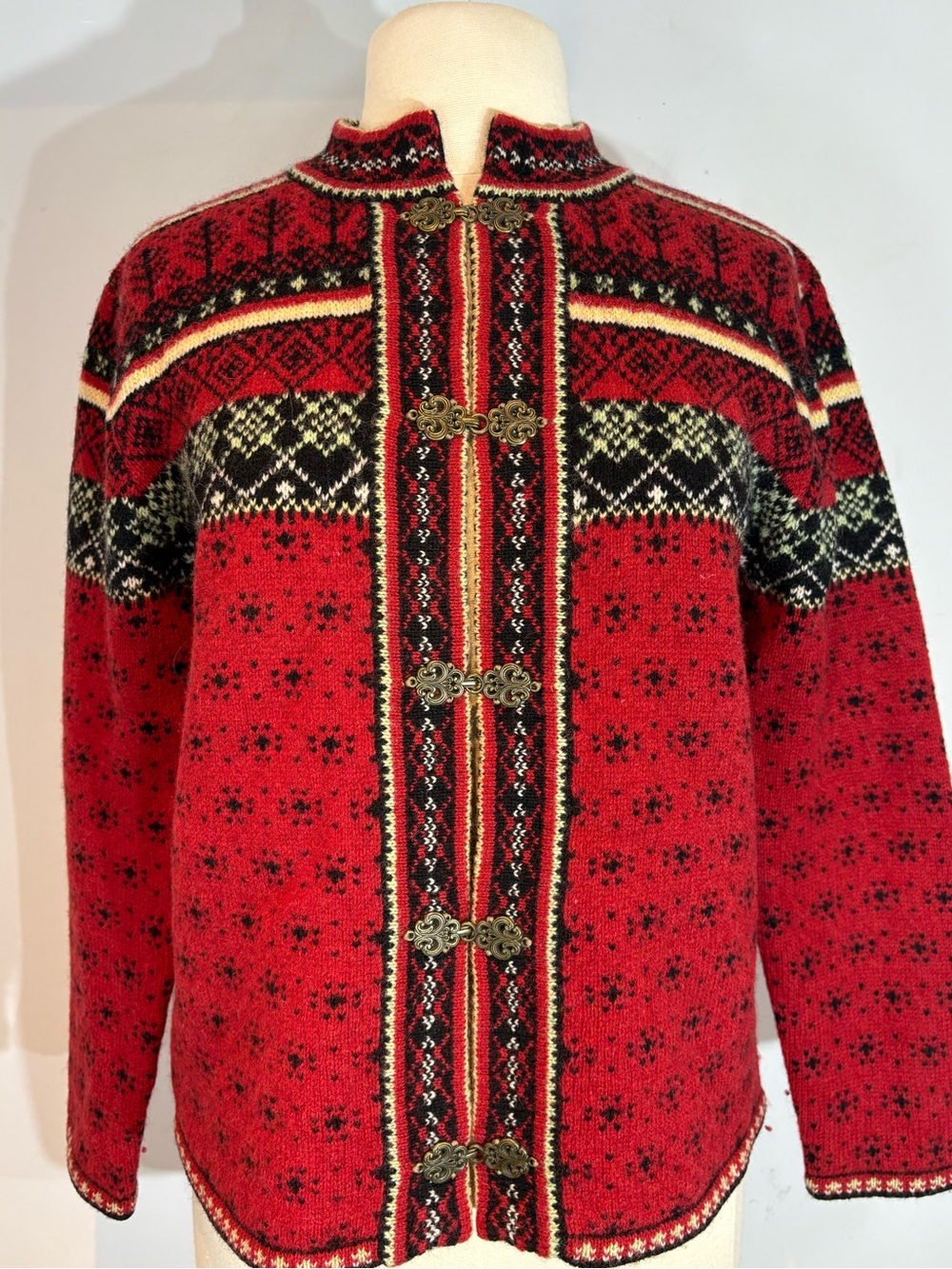 Cambridge Dry Goods 100% Wool Nordic Clasp Cardigan – Small